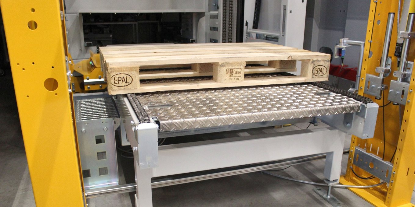 Pallet conveyors